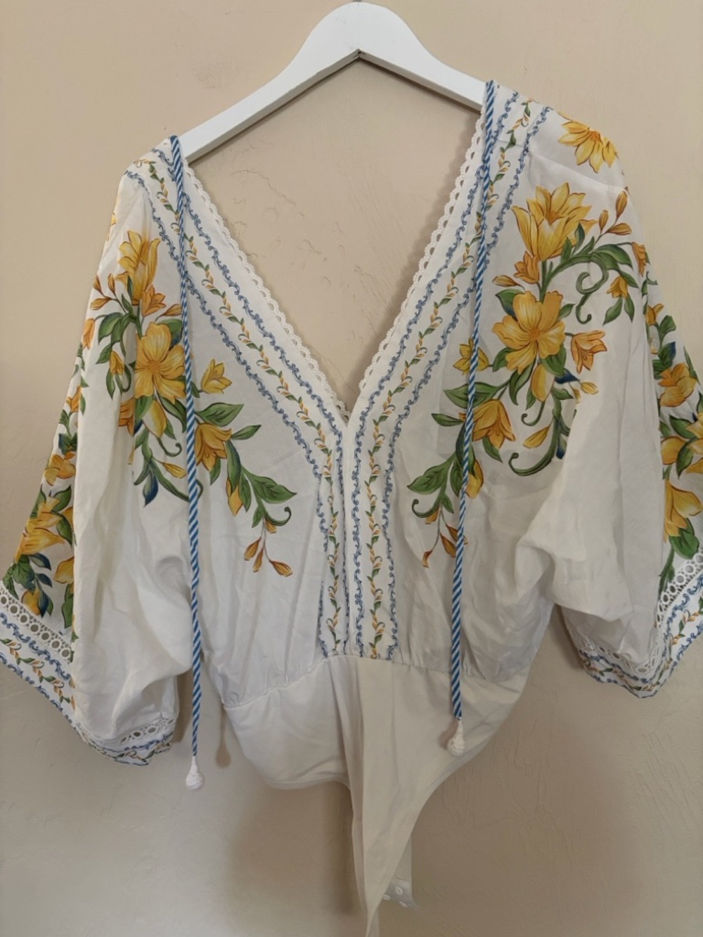 Farm Rio White Floral V-Neck Embroidered Body Suit. Excellent Condition! - Picture 7 of 7